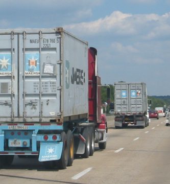 Camiones de contenedores asociados al comercio internacional